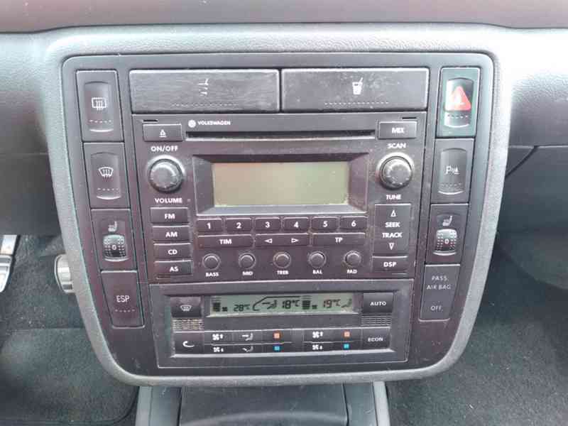 VOLKSWAGEN SHARAN 1.9 TDI 4 MOTION FAMILY ČR - foto 18