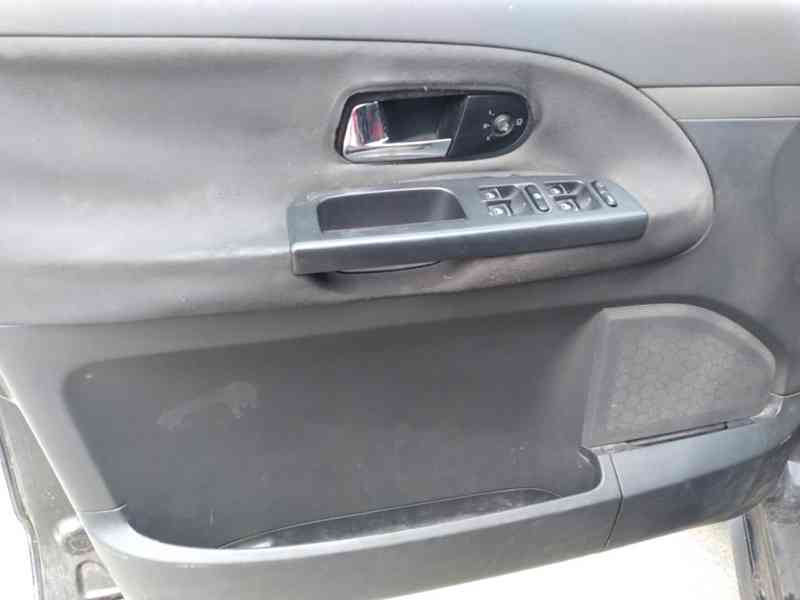 VOLKSWAGEN SHARAN 1.9 TDI 4 MOTION FAMILY ČR - foto 29