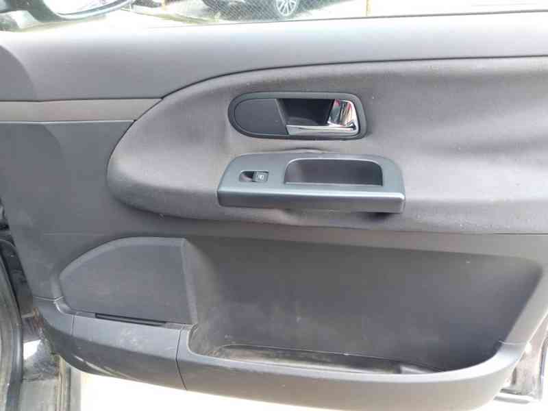 VOLKSWAGEN SHARAN 1.9 TDI 4 MOTION FAMILY ČR - foto 31