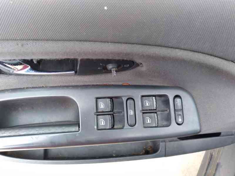 VOLKSWAGEN SHARAN 1.9 TDI 4 MOTION FAMILY ČR - foto 21