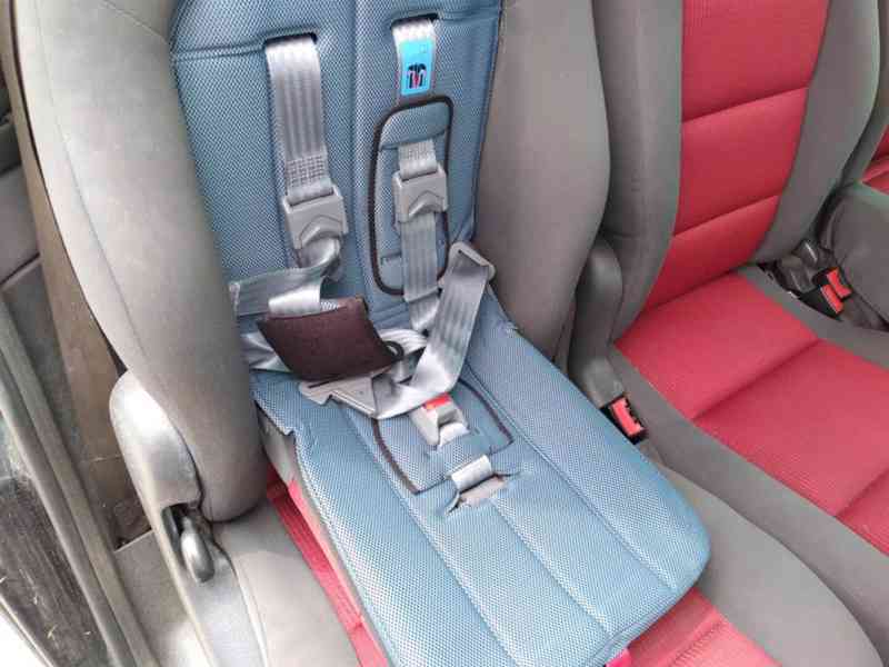 VOLKSWAGEN SHARAN 1.9 TDI 4 MOTION FAMILY ČR - foto 16