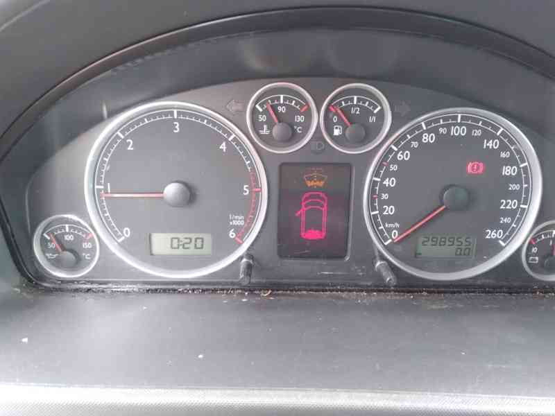 VOLKSWAGEN SHARAN 1.9 TDI 4 MOTION FAMILY ČR - foto 17
