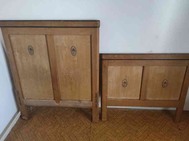 starožitná postel - foto 2