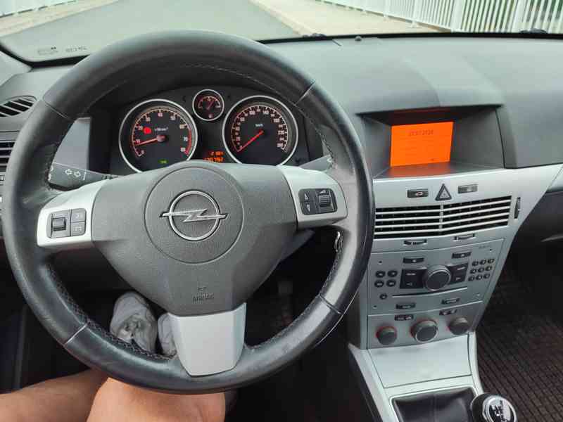 Opel Astra Sedan  - foto 5