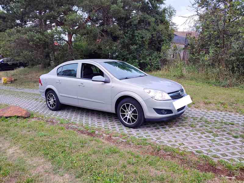 Opel Astra Sedan  - foto 3