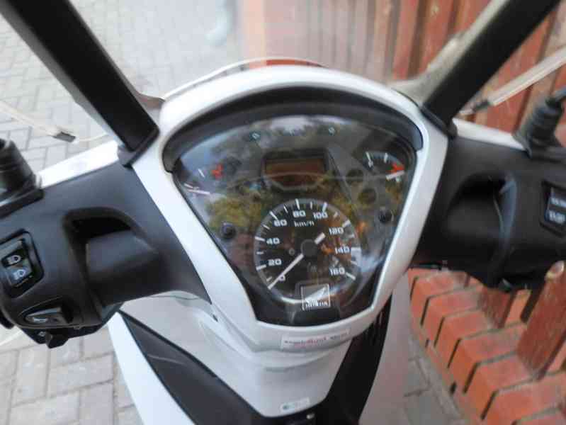 Honda SH 125i ABS - foto 11