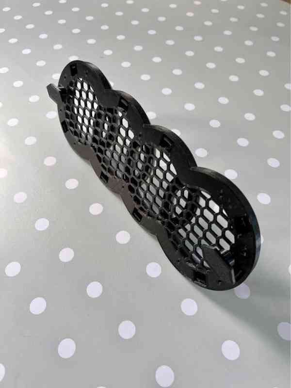 Audi držák znaku do RS masky - foto 2