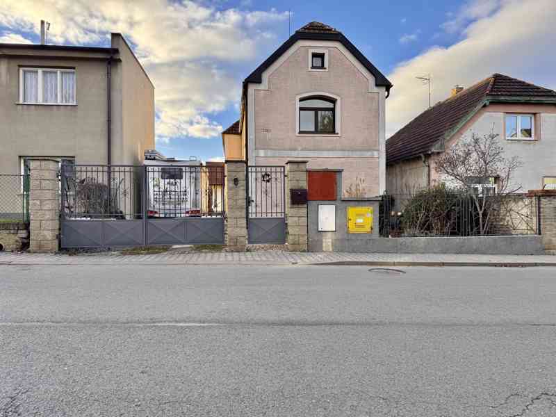 Kompletně vybavený bytu 1+kk se zahrádkou a bazénem - foto 17