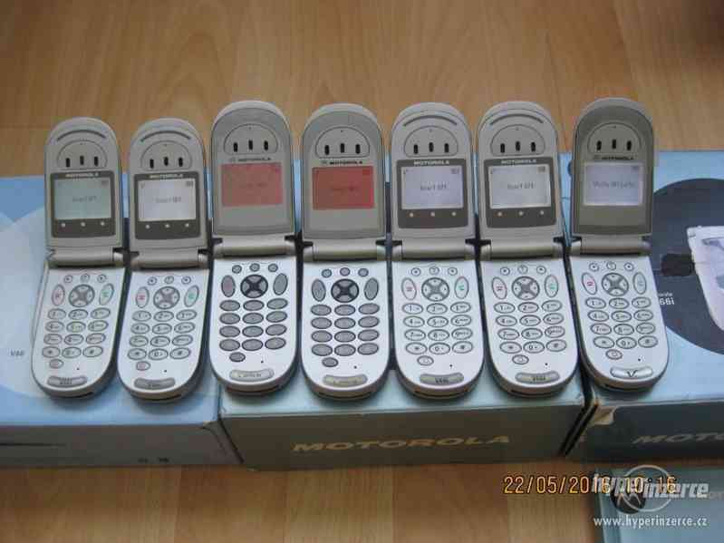 Motorola V66/V66i - mobilní telefony z r.2001 od 100Kč - foto 2