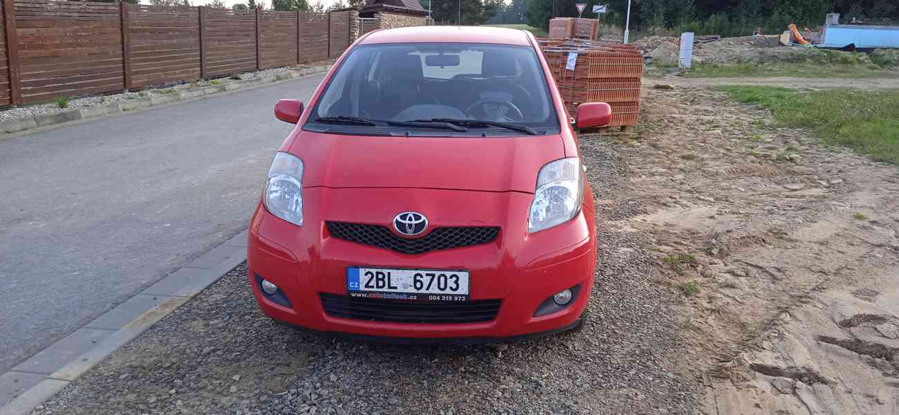 Toyota Yaris 2010 - foto 2