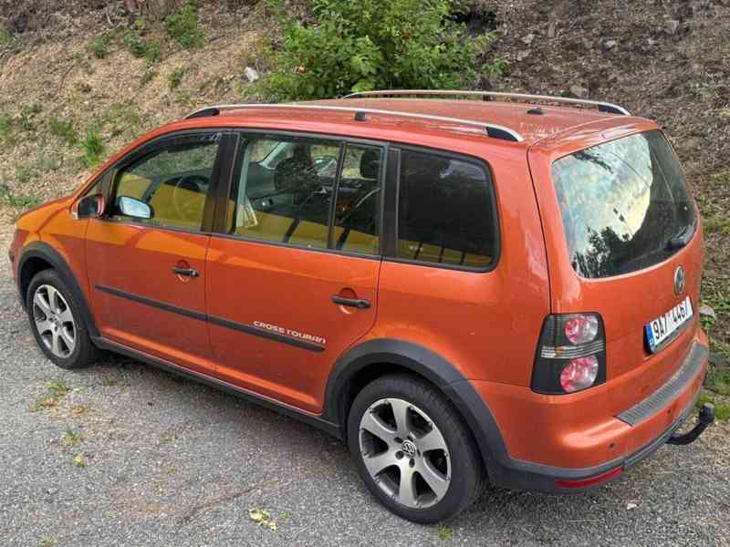 Volkswagen Touran CROSS TDI - 77kW, manuál 6st. - foto 2