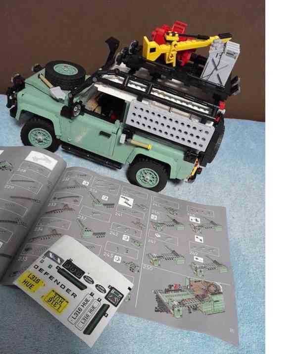 Land Rover Defender LEGO - foto 2