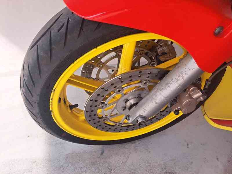 Honda VFR 750F - foto 11