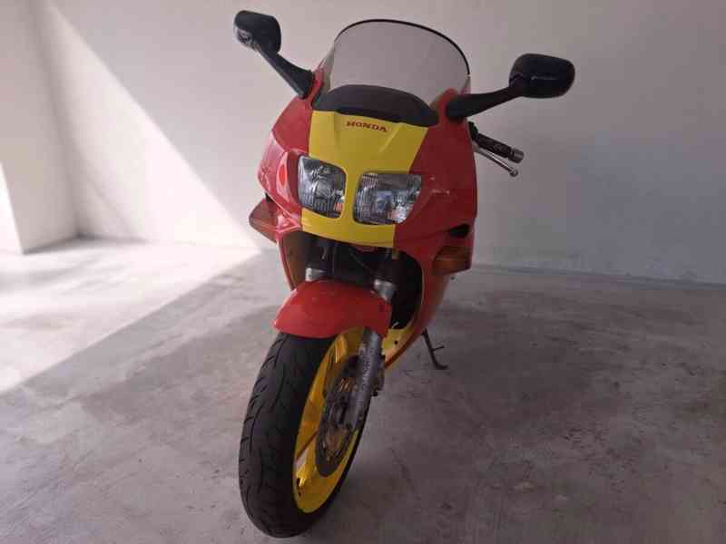 Honda VFR 750F - foto 8