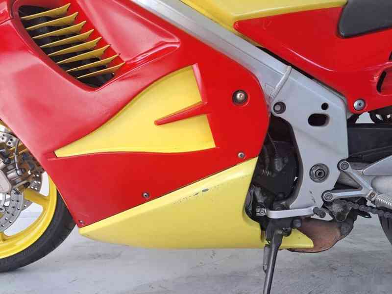Honda VFR 750F - foto 12
