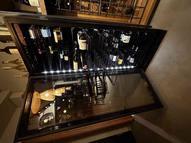 HumiBox BU-143 LV – profesionální vinotéka 143 lahví - foto 2
