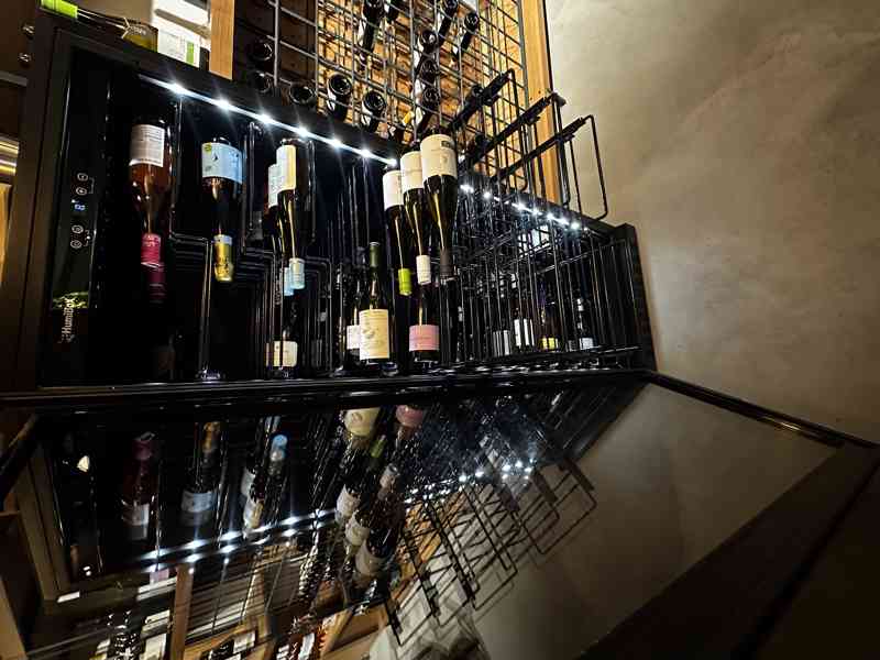 HumiBox BU-143 LV – profesionální vinotéka 143 lahví - foto 3