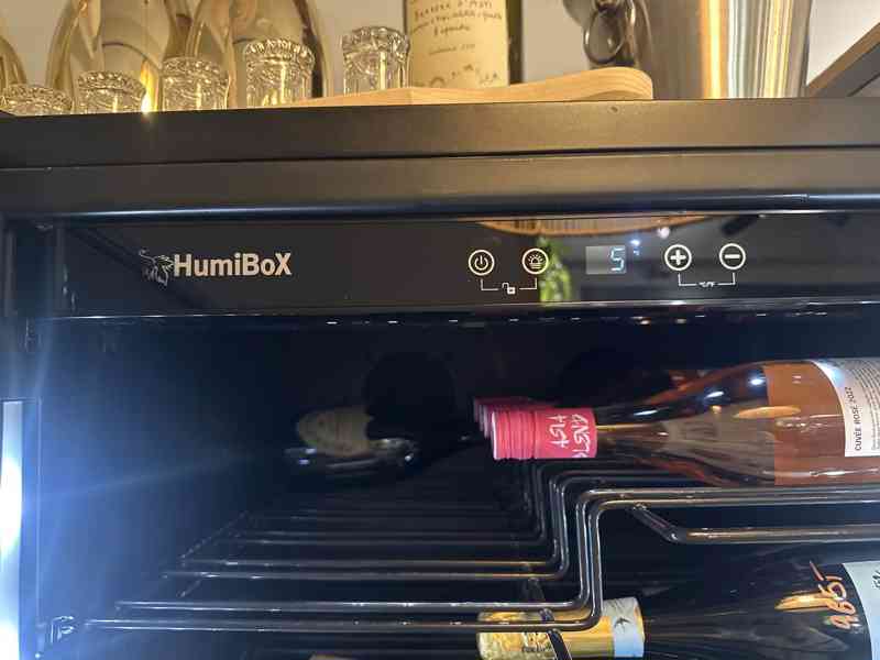 HumiBox BU-143 LV – profesionální vinotéka 143 lahví - foto 4