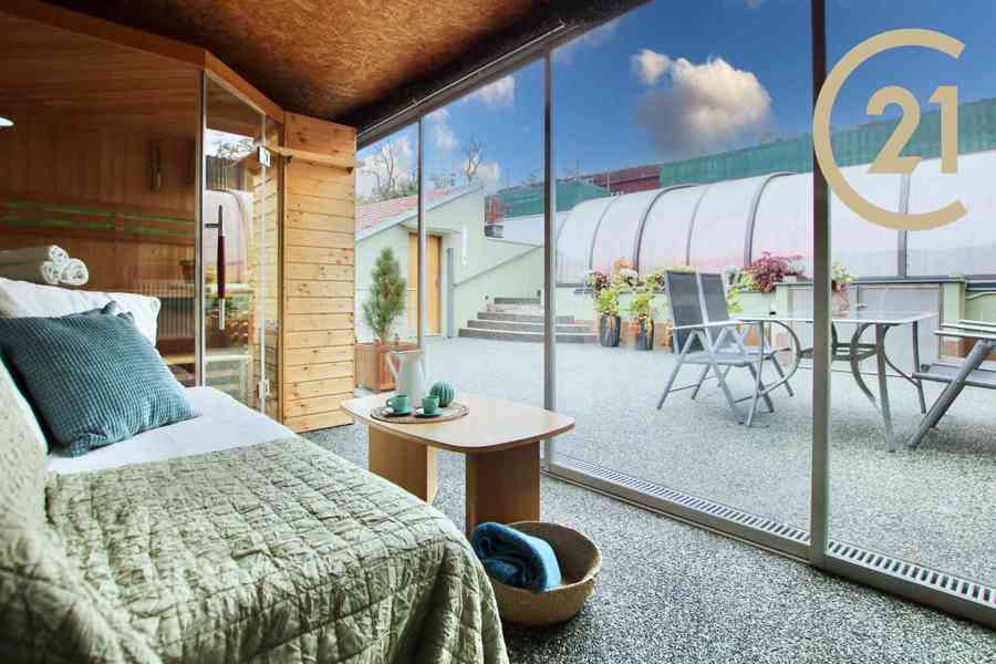 Prodej vícegeneračního domu o 4 bytových jednotkách s vlastní zahradou, vyhřívaným bazénem, terasou  - foto 16