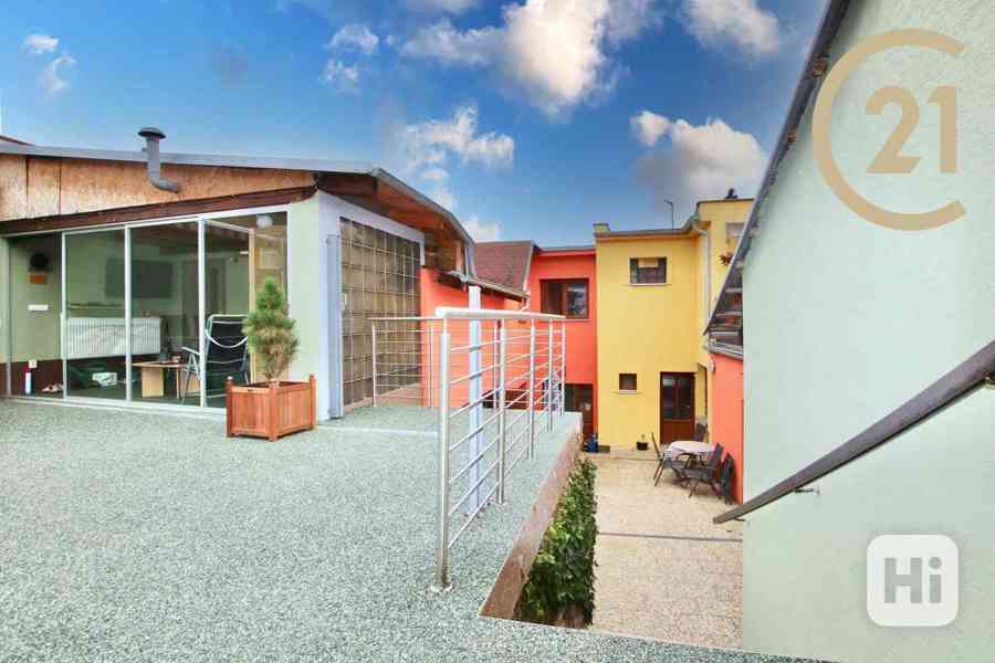 Prodej vícegeneračního domu o 4 bytových jednotkách s vlastní zahradou, vyhřívaným bazénem, terasou  - foto 18