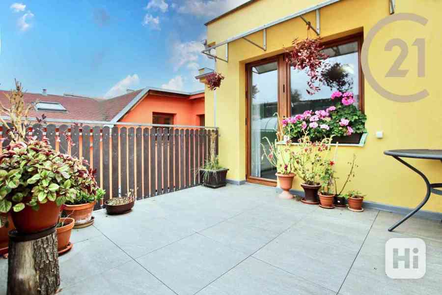 Prodej vícegeneračního domu o 4 bytových jednotkách s vlastní zahradou, vyhřívaným bazénem, terasou  - foto 10