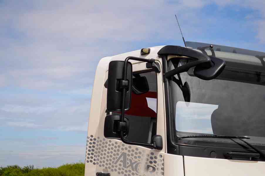 MERCEDES-BENZ AXOR 1833 - HÁKOVÝ NOSIČ KONTEJNERŮ MEILLER - foto 53