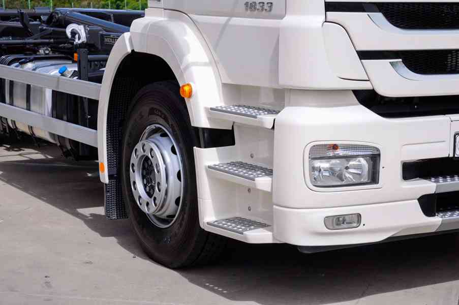 MERCEDES-BENZ AXOR 1833 - HÁKOVÝ NOSIČ KONTEJNERŮ MEILLER - foto 54