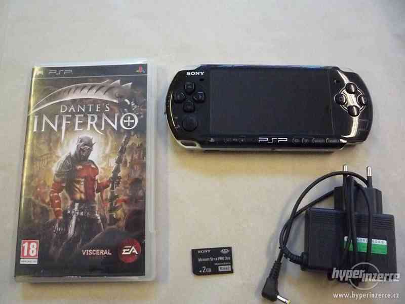 Sony PSP 3004 + příslušenství - perfektní stav - foto 1