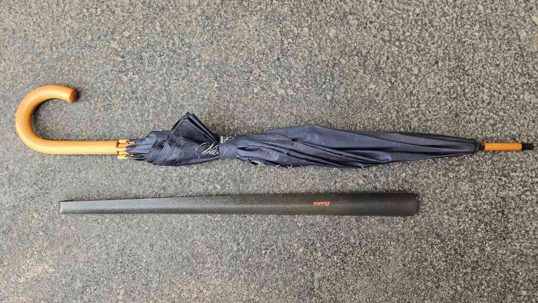 Deštník a kovová lžíce na obuv Baťa, cena za vše dohromady - foto 2