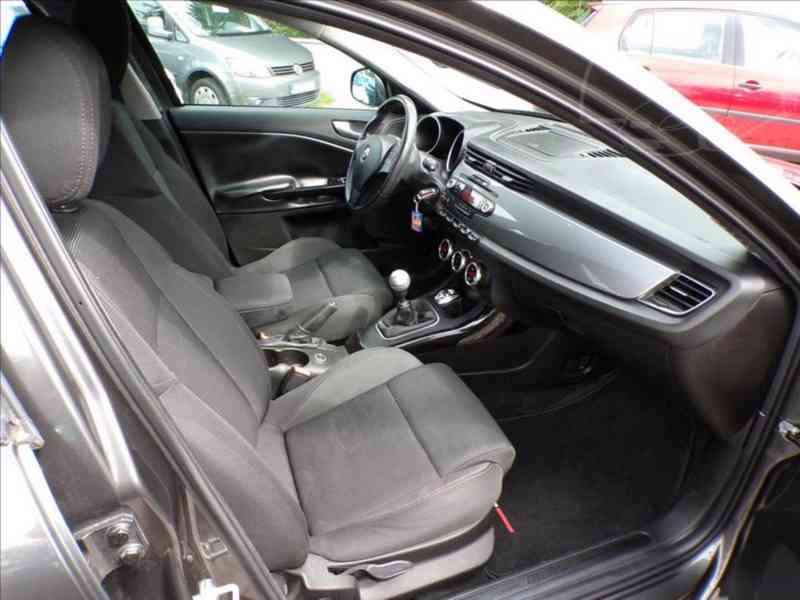 Alfa Romeo Giulietta 1,4 T 120 - foto 12