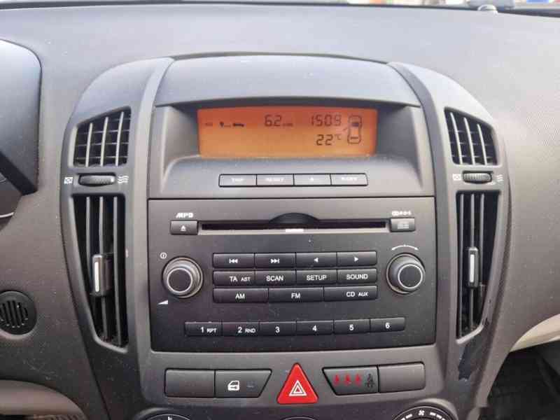 Kia Cee´d, 1,6 CRDi 84kW, 1. MAJITEL - foto 11