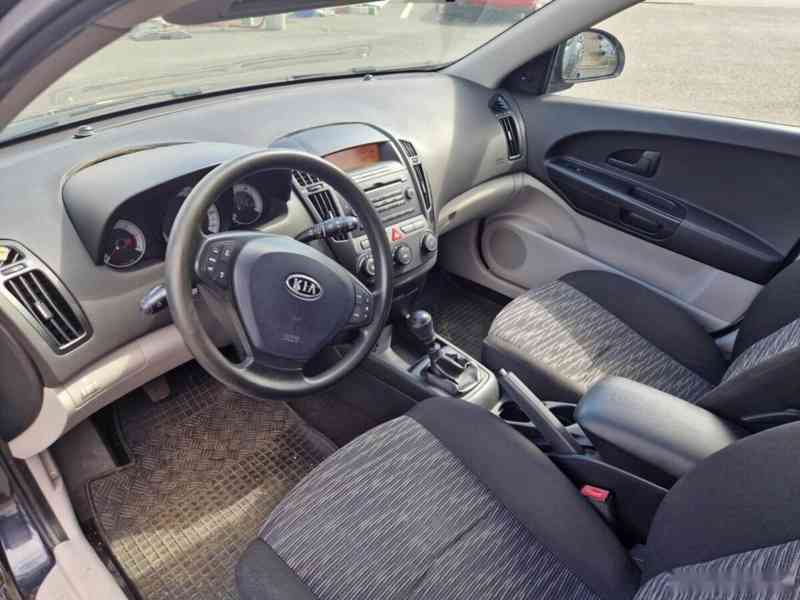 Kia Cee´d, 1,6 CRDi 84kW, 1. MAJITEL - foto 9