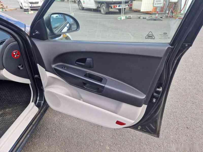 Kia Cee´d, 1,6 CRDi 84kW, 1. MAJITEL - foto 16