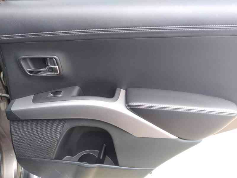 MITSUBISHI OUTLANDER 2.2 DI-D AWD AT 7 MÍST - foto 47