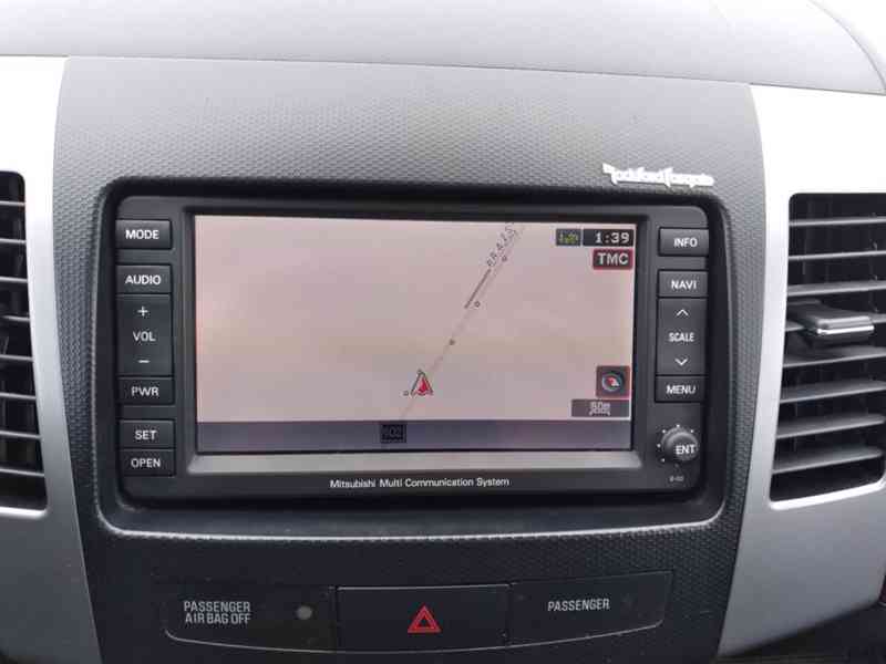 MITSUBISHI OUTLANDER 2.2 DI-D AWD AT 7 MÍST - foto 26