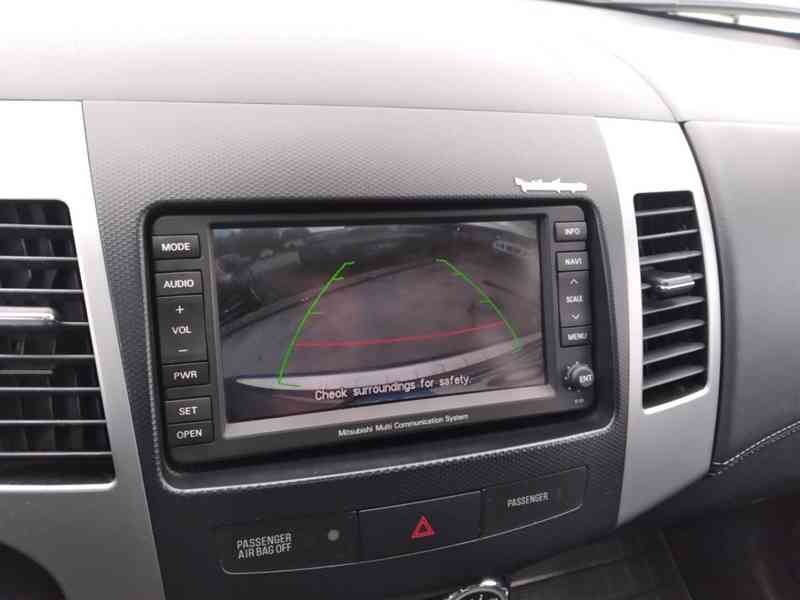MITSUBISHI OUTLANDER 2.2 DI-D AWD AT 7 MÍST - foto 24