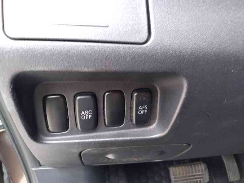MITSUBISHI OUTLANDER 2.2 DI-D AWD AT 7 MÍST - foto 28