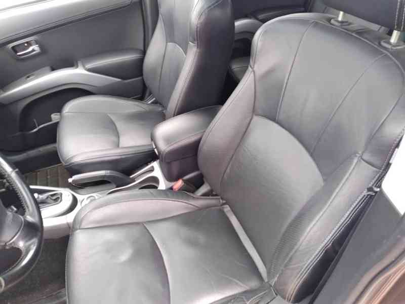 MITSUBISHI OUTLANDER 2.2 DI-D AWD AT 7 MÍST - foto 9