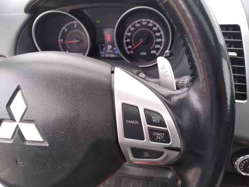 MITSUBISHI OUTLANDER 2.2 DI-D AWD AT 7 MÍST - foto 22