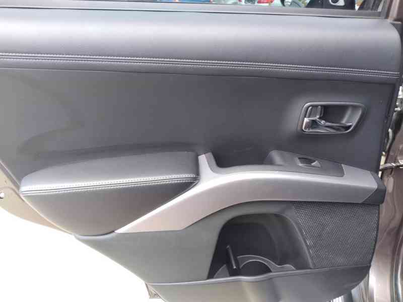 MITSUBISHI OUTLANDER 2.2 DI-D AWD AT 7 MÍST - foto 46