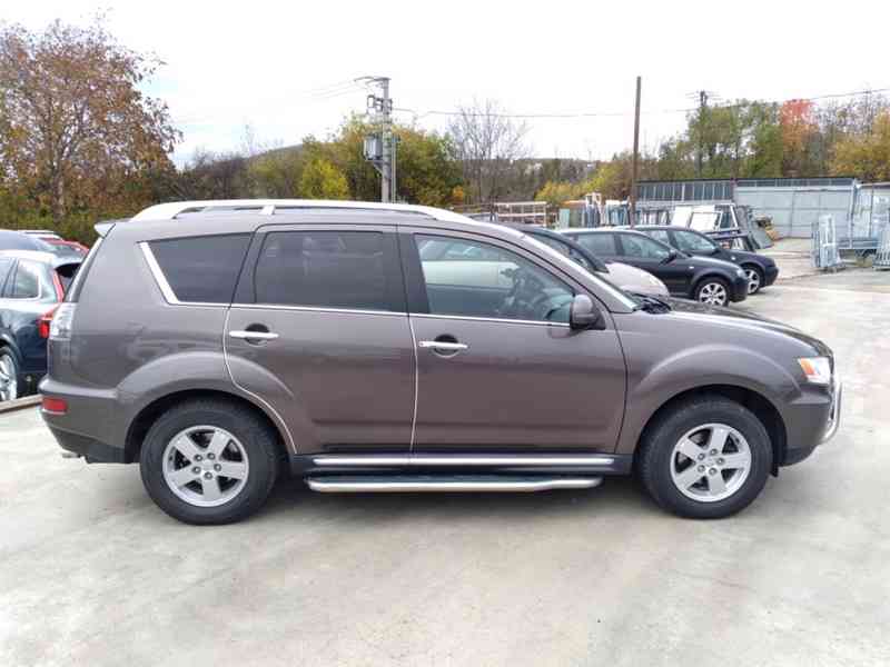 MITSUBISHI OUTLANDER 2.2 DI-D AWD AT 7 MÍST - foto 5