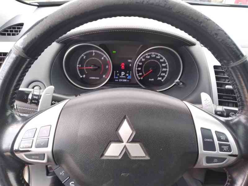 MITSUBISHI OUTLANDER 2.2 DI-D AWD AT 7 MÍST - foto 20
