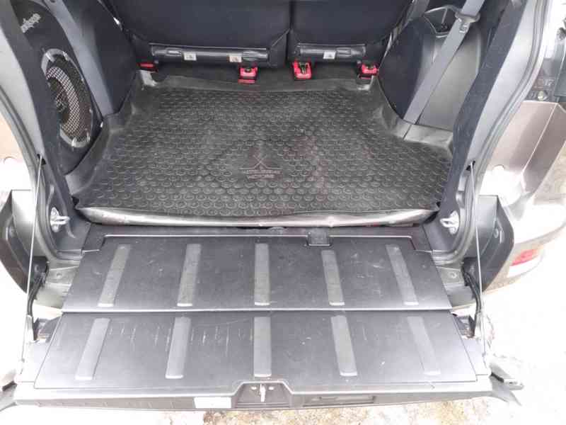 MITSUBISHI OUTLANDER 2.2 DI-D AWD AT 7 MÍST - foto 38