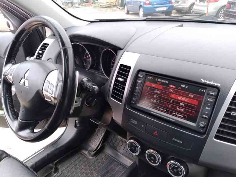 MITSUBISHI OUTLANDER 2.2 DI-D AWD AT 7 MÍST - foto 18