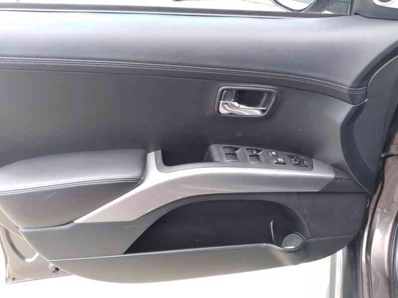 MITSUBISHI OUTLANDER 2.2 DI-D AWD AT 7 MÍST - foto 45