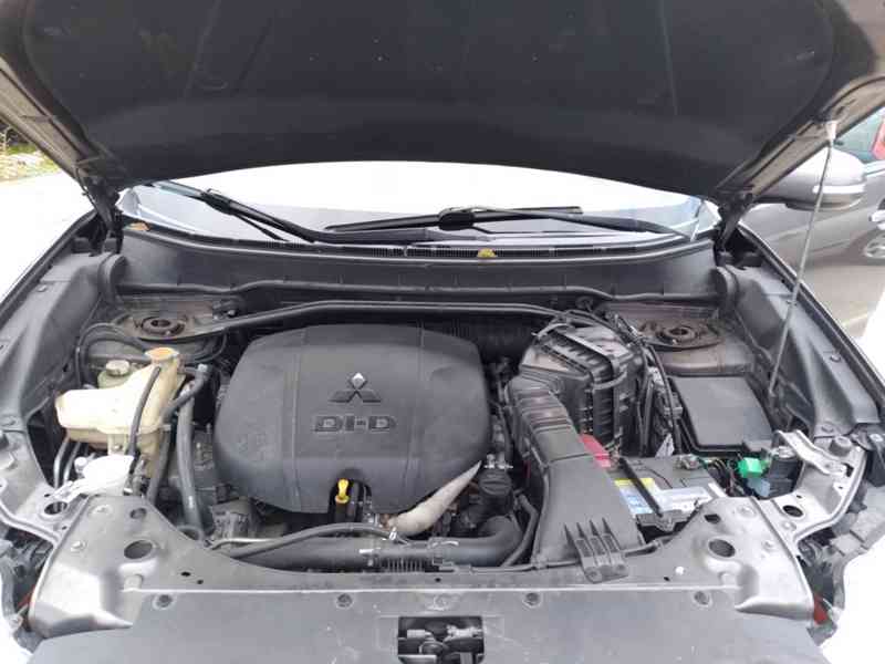 MITSUBISHI OUTLANDER 2.2 DI-D AWD AT 7 MÍST - foto 43