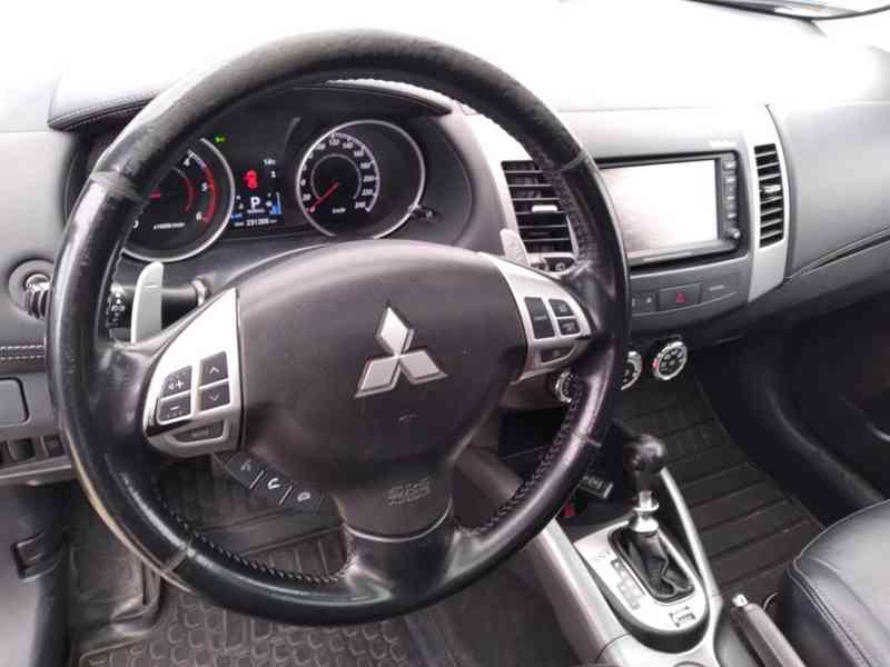 MITSUBISHI OUTLANDER 2.2 DI-D AWD AT 7 MÍST - foto 19