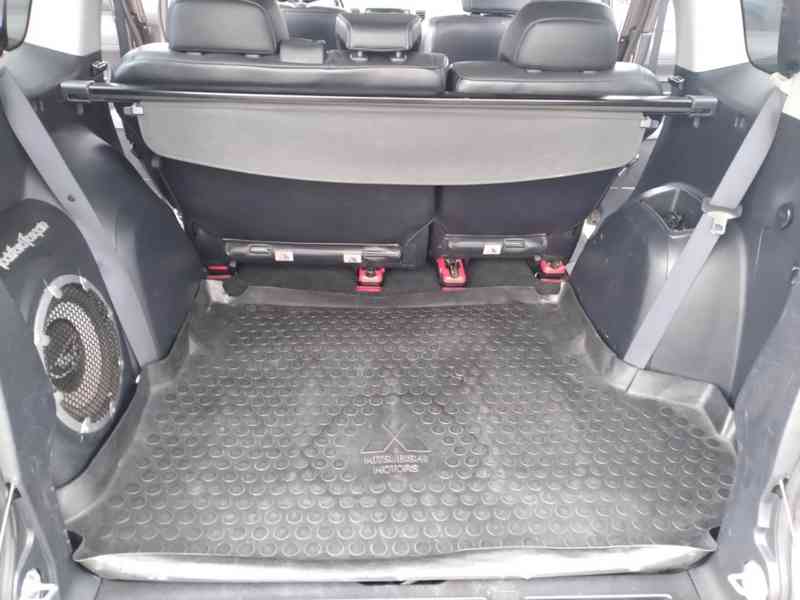 MITSUBISHI OUTLANDER 2.2 DI-D AWD AT 7 MÍST - foto 36