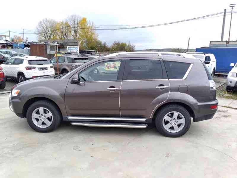MITSUBISHI OUTLANDER 2.2 DI-D AWD AT 7 MÍST - foto 4