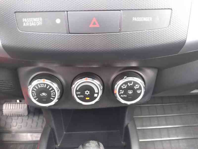 MITSUBISHI OUTLANDER 2.2 DI-D AWD AT 7 MÍST - foto 23